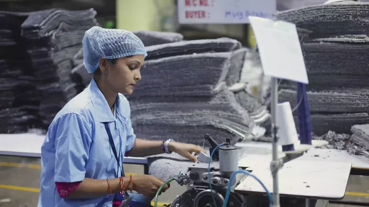 كيفية اختيار الشركة المصنعة لآلات الحياكة المناسبة لمصنعك